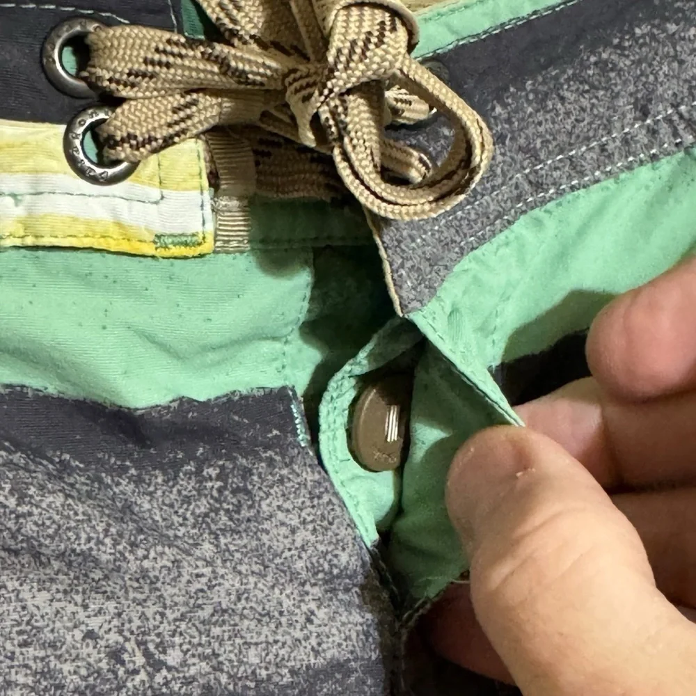 Patagonia  M's Printed Wavefarer Board Shorts